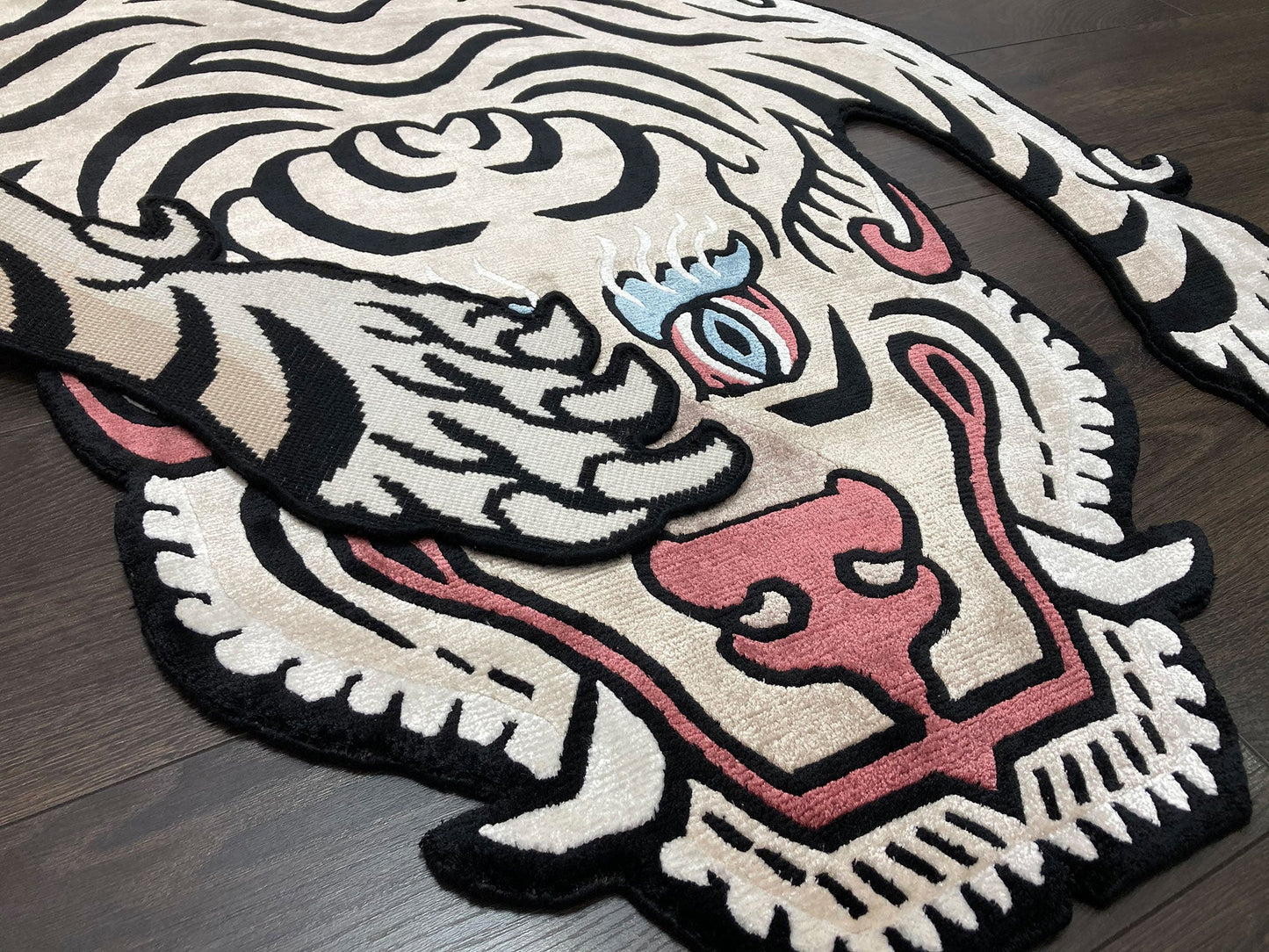 Himalayan Snow Tiger Shape Hand Tufted Animal Rug - White